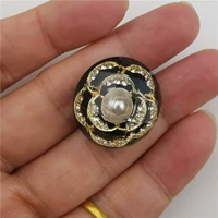 Черно -сборный золото B цветок