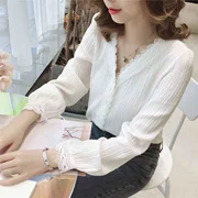 Áo mới mùa thu 2018 Han Fan V-cổ ren trắng tay dài áo sơ mi nữ sang trọng áo thun rộng