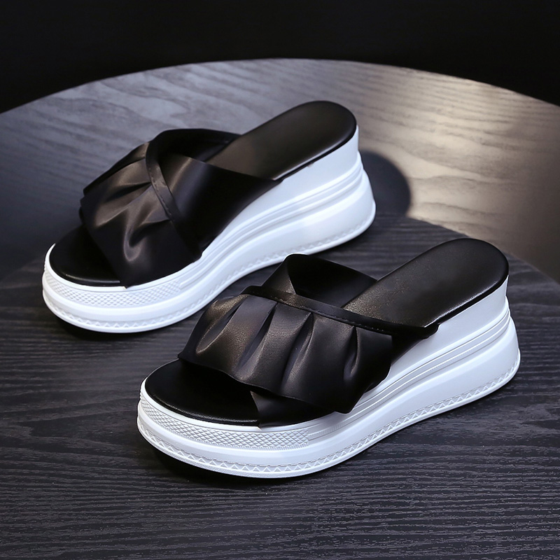 BlackInternet celebrity slipper female Wear out Thick bottom ins Fashion shoes fashion Versatile 2021 new pattern summer Superfire Slope heel Sandals