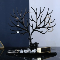 Черный олень