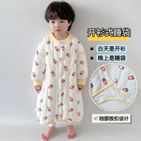 Пространство в середине морковного медведя держит теплый хлопок