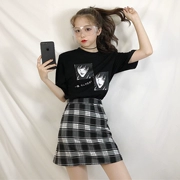Thời trang giản dị phù hợp với nữ mùa hè 2018 mới Hàn Quốc tối cô gái t- shirt + kẻ sọc một từ váy váy ngắn thủy triều