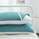 Глубоко зеленое чистое полотенце подушки