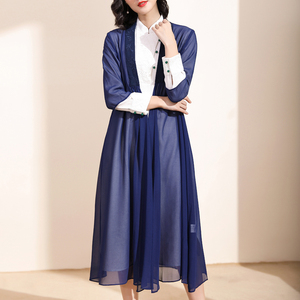 2018 phong cách Trung Quốc lá cờ quốc gia với màu đỏ cheongsam khăn choàng bên ngoài chiếc áo đan len trong áo gió dài kem chống nắng