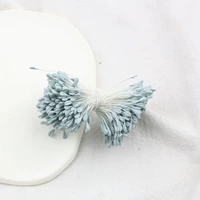 Светло -озеро синее составляет около 350 корней