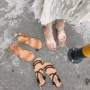 Dép nữ mùa hè dép phẳng đơn giản 2018 mới vành đai mỏng hở ngón retro Roman hoang dã cổ tích dép giày sandal nữ đi học
