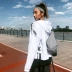 Áo khoác thể thao nữ lạ 2018 mới áo gió BF áo khoác bat tay áo trùm đầu áo thể thao giản dị Áo khoác thể thao / áo khoác