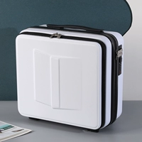 Белые [книги имеют ремни]