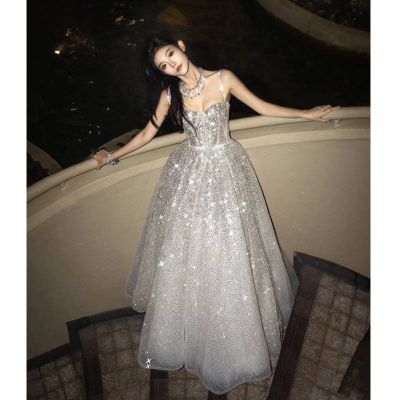 Silver elegant elite evening dress, advanced nail sequins, light luxury style, high-quality style