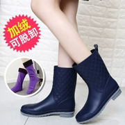 Giày đi mưa mùa đông cho nữ cộng với nhung thời trang Hàn Quốc ống cao su đế bằng