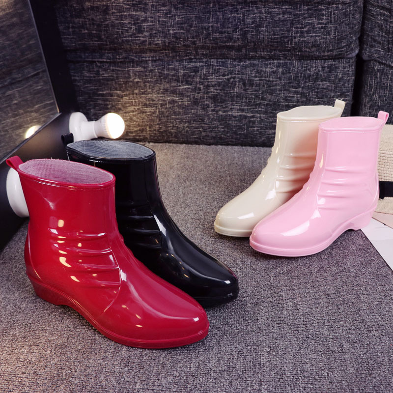 Giày đi mưa nữ mẫu thời trang mang ống giữa cộng với giày nhung ấm nước chống trượt Giày đi mưa không thấm nước làm việc ống ngắn overshoes phiên bản Hàn Quốc - Rainshoes