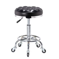 Черный хлеб яркий железное колесо