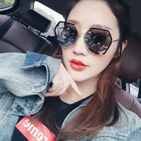 Phiên bản Hàn Quốc của kính râm đa giác chống tia cực tím nữ màu đỏ 2018 mới gương thời trang tròn mặt kính râm đường phố mắt kính chống ánh sáng xanh