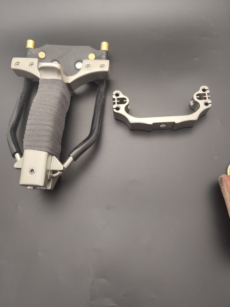 A Complete Set Of All Titanium 4-Clip Bow Head + Flat SkinFour card Slingshot Great power accurate titanium alloy External tradition Great power Card ball major Bomb worker high Drag Cocktail