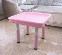 Светло -розовый стол строительного блока