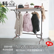 Quần áo đồ lót trưng bày tủ đồ nội thất sàn dày đồng đôi hàng quần áo khung sắt nướng mẹ và con trong khung đảo - Cửa hàng quần áo