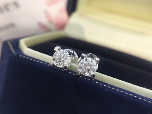 CVD 養殖ダイヤモンド合成ダイヤモンド 18K ホワイトゴールド ダイヤモンド イヤリング クラシック ダイヤモンド 4 爪ブルヘッド イヤリング 男性と女性用