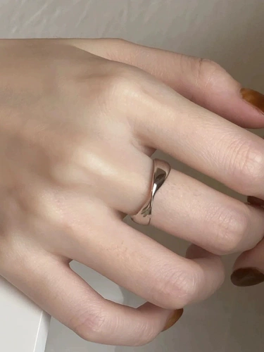 Дизайнерское модное кольцо подходит для мужчин и женщин для влюбленных, простой и элегантный дизайн