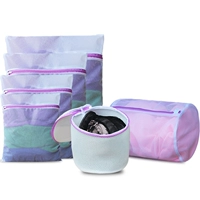 Шесть наборов [обычно содержит внутренние сумки]