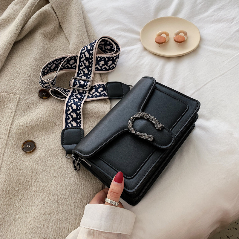 Blacksummer Internet celebrity Small bag female 2020 new pattern tide Korean version Foreign style texture The single shoulder bag Fashionable and versatile Inclined shoulder bag