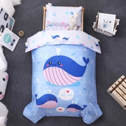 trẻ mầm non ba mảnh giường comforter đặt Liu Jiantao bông bé ngủ trưa bìa là một con cá voi nhỏ - Bộ đồ giường trẻ em