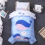 trẻ mầm non ba mảnh giường comforter đặt Liu Jiantao bông bé ngủ trưa bìa là một con cá voi nhỏ - Bộ đồ giường trẻ em ga trải giường cho em bé	
