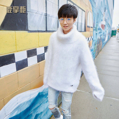TFBOYS Wang Junkai Wang Yuan với áo len New York chụp đường phố cao cổ áo len trắng mohair dài tay áo sinh viên