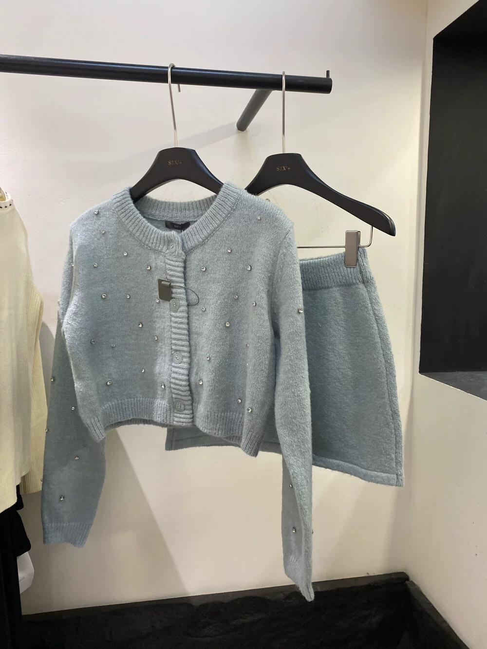 Новое осень! [SIX] Однобортный вязанный кардиган+женская половинка юбки две детали 01540#