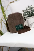 Темно коричневый