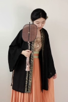 Черная и золотая песня короткая рубашка (пятно)