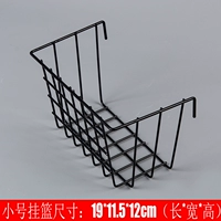 Черная жирная труба висящая корзина