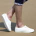 Cơn lốc mười một Hu Ge với đoạn dép nam giới và phụ nữ mùa hè giày lỗ trắng trôi giày bãi biển y tá giày trắng Sandal