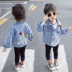 Trẻ em mặc mùa thu 2019 mới cho bé gái áo khoác denim trẻ em mùa xuân và mùa thu áo sơ mi dài tay cho bé quần áo thời trang nước ngoài - Áo khoác Áo khoác