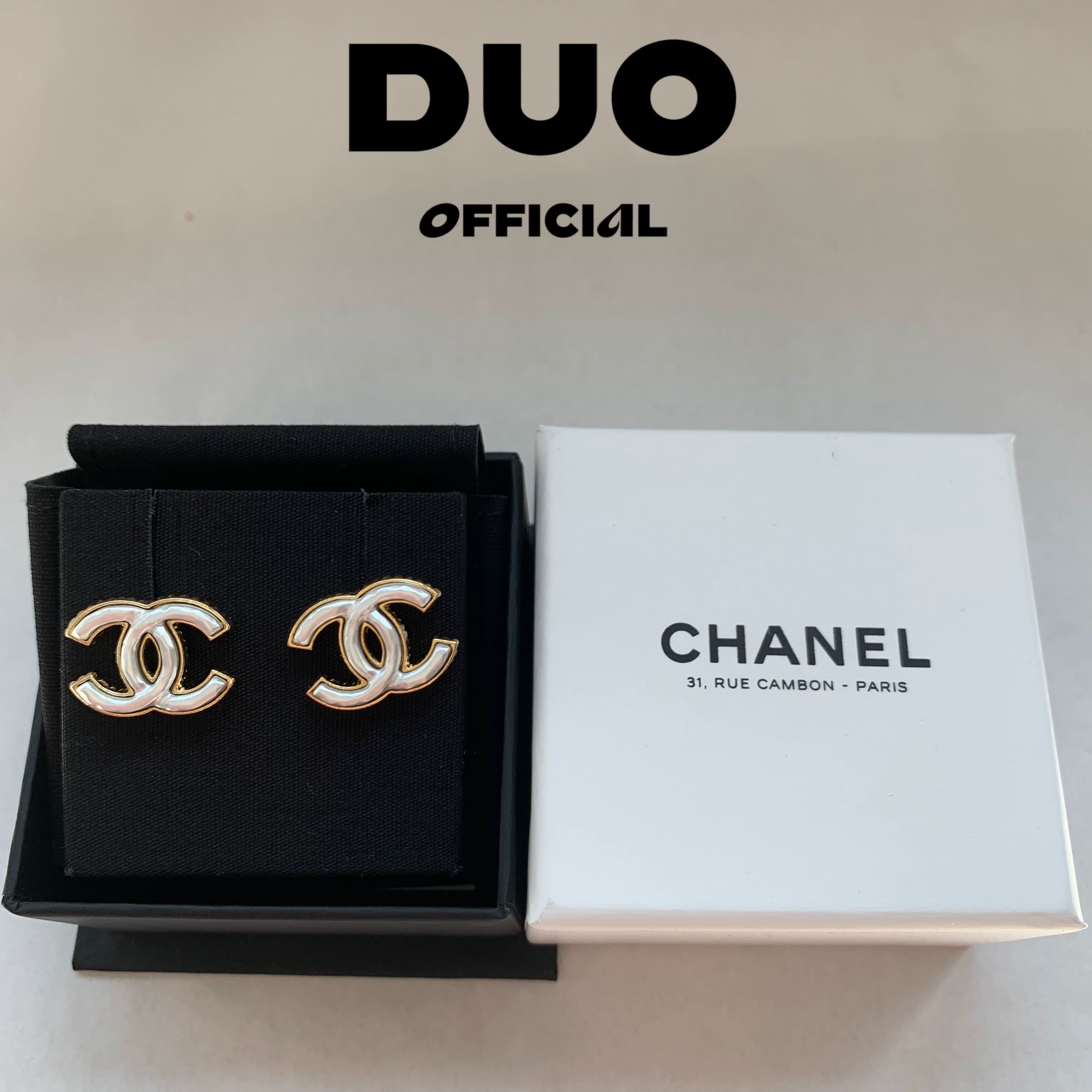 CHANEL Chanel 23 New 23A Classic Double C White Fritillaria Permeter Earlier Earrings Earrings