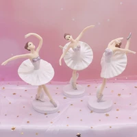 3 балета белого