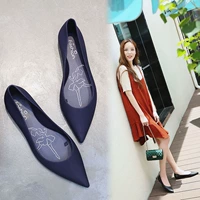 Thời trang nông miệng mưa khởi động nữ mùa xuân và mùa thu chỉ giày giày thạch phẳng non-slip phụ nữ không thấm nước giày làm việc bình thường bán bọc giày đi mưa