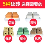 Корова -очень облизывая кирпичные овцы с питанием соляного кирпича и кирпичами, облизывая блокировки соляных блоков, чтобы добавить добавки для девабрирования насекомых, чтобы увеличить консолидацию жира