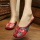 Nêm gót 3 cm gót chân gió quốc gia Facebook thêu dép cũ Bắc Kinh giày vải nữ kéo XL 414243 - Dép