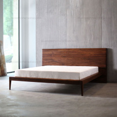 Кровать из массива