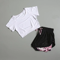 Белое звездное небо, шорты, короткий рукав