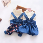 Quần áo denim chó nguyên bản Quần áo bốn chân Teddy mùa xuân và mùa thu áo len yếm vật nuôi retro trang phục hoa - Quần áo & phụ kiện thú cưng