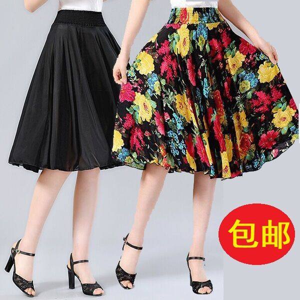 Mẹ tải phụ nữ trung niên của váy người già váy dài mùa hè in váy khiêu vũ váy băng lụa sun váy