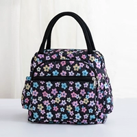 Черный дно маленький цветок