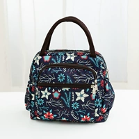 Глубокий фон синие цветочные ветви