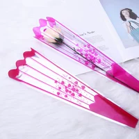 Одна большая розовая красная сумка