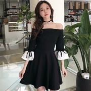 Mùa xuân và mùa hè Hàn Quốc phiên bản của chic sexy từ cổ áo strapless màu đen và trắng khâu bảy điểm trumpet tay áo slim dress nữ váy