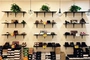 Upper wall giày rack gói hiển thị cửa hàng giày chăm sóc tủ trưng bày tủ nhiều lớp kết hợp lưu trữ giày kệ kệ giá kệ gỗ siêu thị