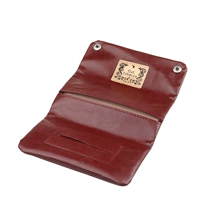 Темное прялее вино красное