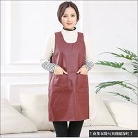 Кожаные двойные сумки и блюда лошадей темно -красные